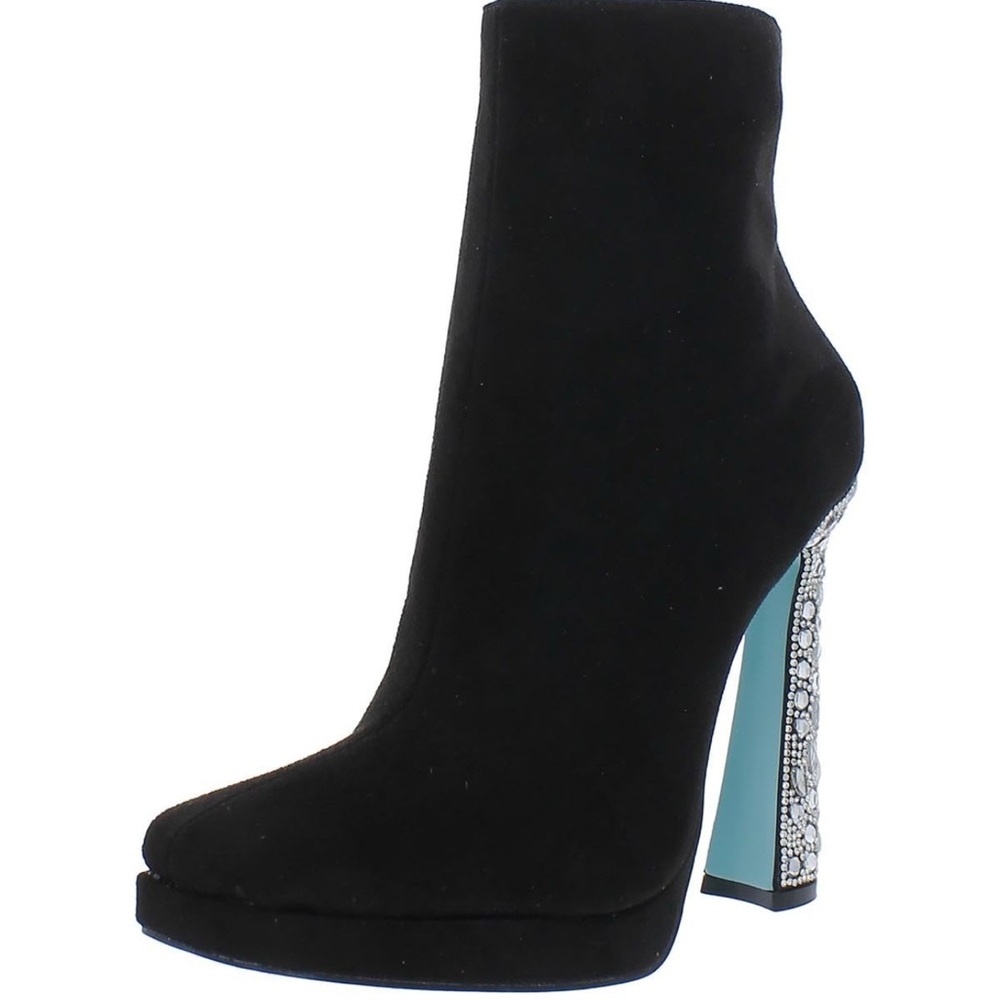 Sleek Black and Blue Heeled Boots with Suede Finish